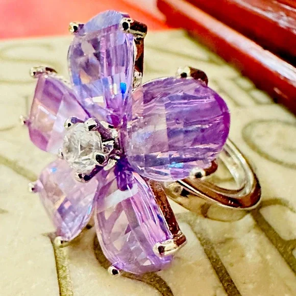 Nancy & Rise Purple Flower Crystal Rhinestone Silver Tone Ring Fits Sizes 8-10 - Picture 1 of 9